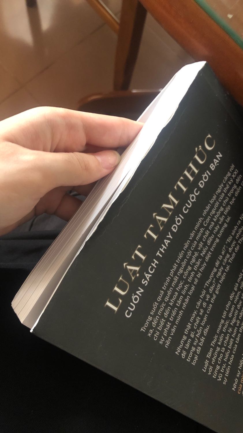 với mức giá này nhưng nhận lại chất lượng bìa kém, quăn góc, bong lớp bìa như hình