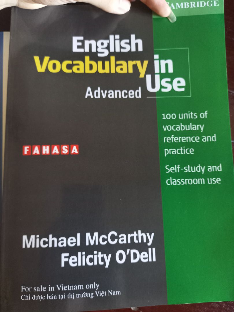sách được bọc khá kĩ càng,phân phối nội dung dễ hiểu,k gây chán,rối,chất lượng khỏi bàn