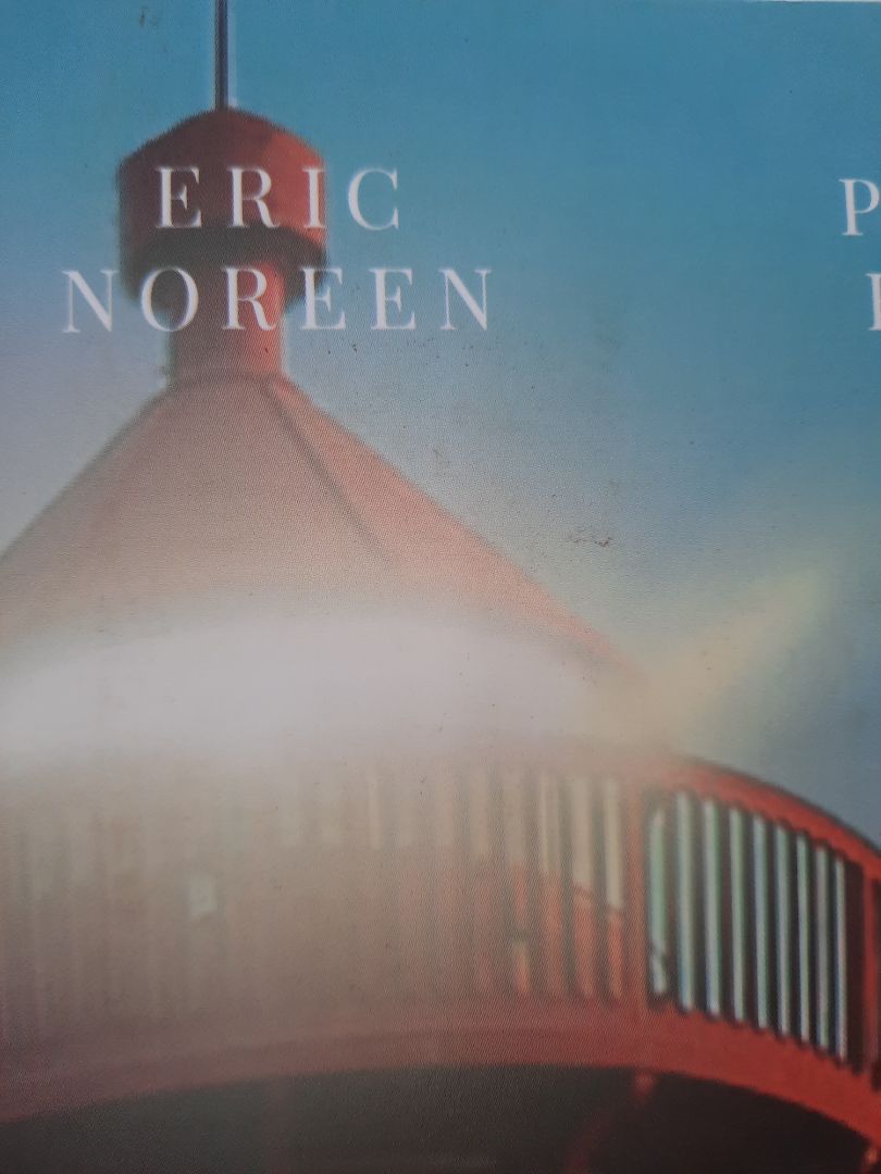 Ti Ki giao hàng nhanh nhưng bìa sách khá dơ, bụi, chỉ bọc hộp carton, hơi buồn.