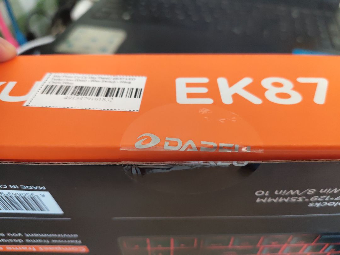 Đặt hàng chiều 25 đến trưa 29 nhận hàng. bàn phím giao không có dấu hiệu cấn móp, *** phím ok, các phím độ nẫy đều nhau và khá chắc chắn, ko có phím liệt hay ko nhạy. chi tiết hơn thì sử dụng thời gian mới biết. có điều đèn phím hơi mờ, không sáng hết ký hiệu trên phím dùng đem tôt nhưng ngày thì khó thấy.