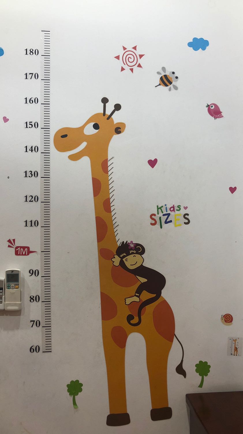 sản phầm nhìn bắt mắt và khá ok . Nhưng về phần kết dính thì mình thấy chưa được tốt lắm vì vẫn rất dễ bong nên mình phải dùng thêm hồ để dính cho chặt . Mình dán ko được đẹp lắm nên mình gửi ko nét lắm !