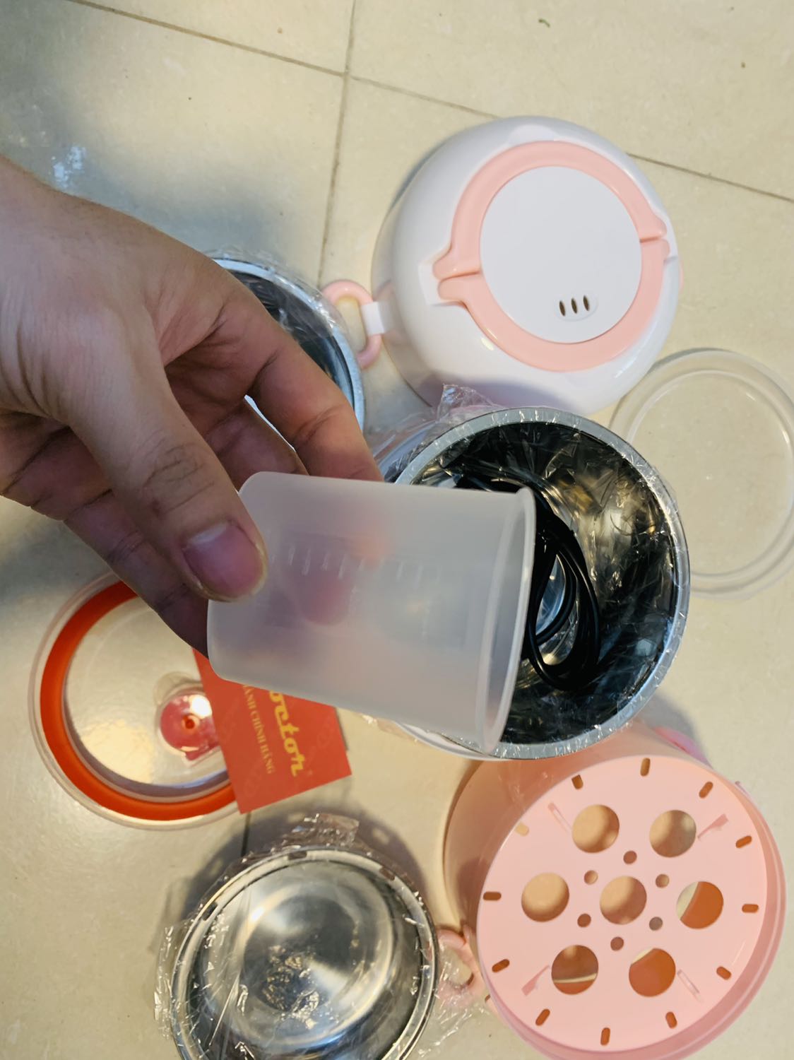 Chờ đợi từng ngày luôn ạ. 
Nhận sản phẩm ưng ý lắm luôn ạ.
Giao màu ngẫu nhiên mà nhận được màu hồng đúng ý thích. Shop có gửi phiếu bảo hành kèm theo yên tâm. Giao hàng hơi lâu xíu nhưng mà vẫn trong hẹn thời gian giao hàng. T vừa *** theo hướng dẫn sử dụng sp ổn lắm ạ