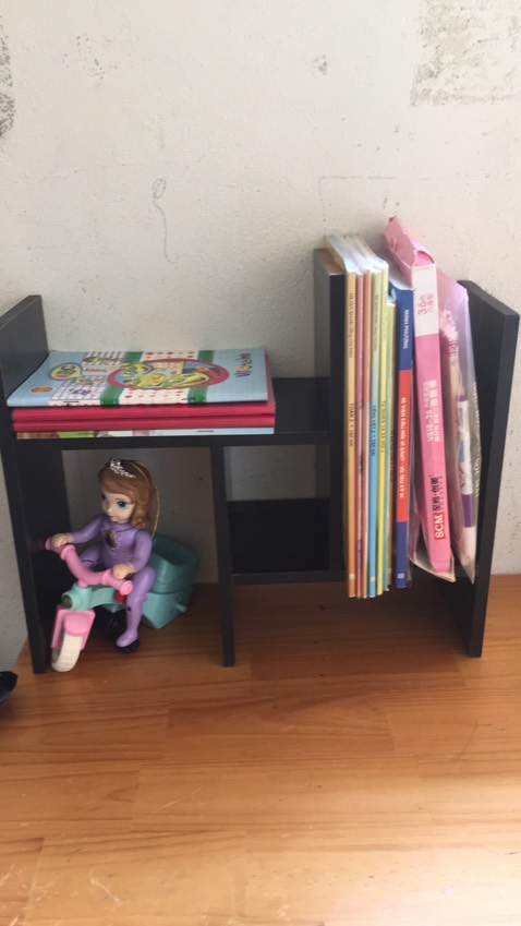 Hợp lí với giá tiền, để sách cho bé học tiểu học phù hợp. Thiếu ốc nhưng ko sao.