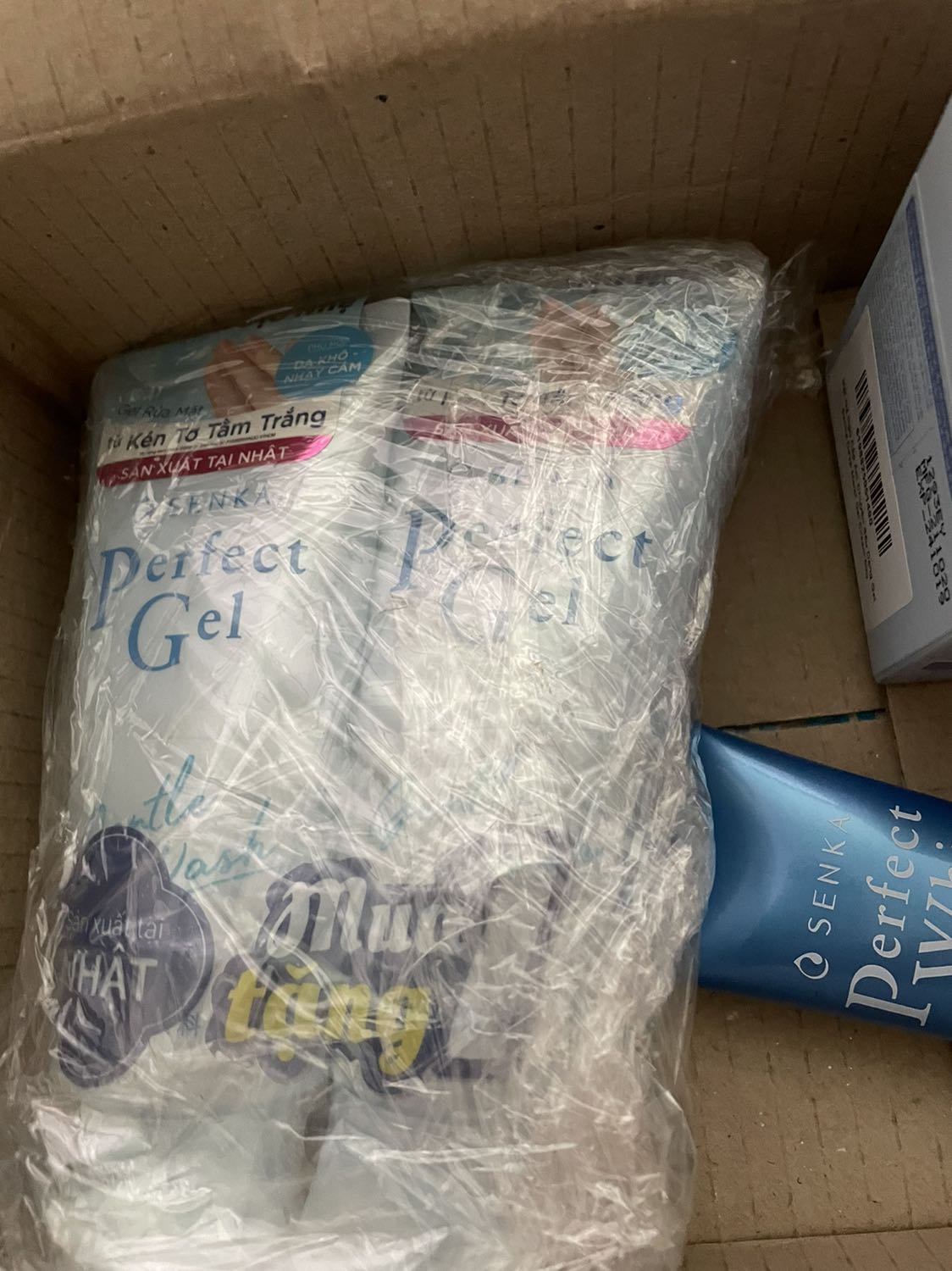 Sản phẩm tốt, dùng không bị nhờn rít, mùi thơm nhẹ, shop giao hàng nhanh, đóng gói cẩn thận