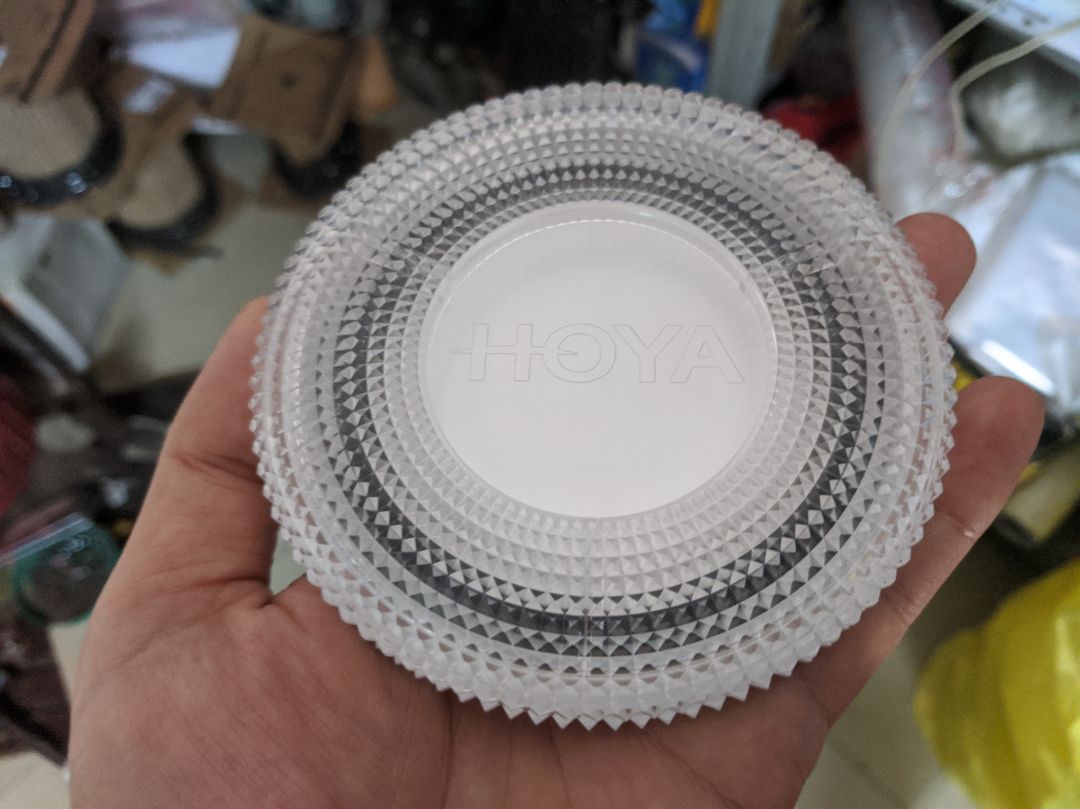 Vận chuyển nhanh, đóng gói kỷ, sản phẩm chính hãng do tixiai nhập khẩu, nguyên seal chưa mở, chất lượng hoya thì khỏi bàn