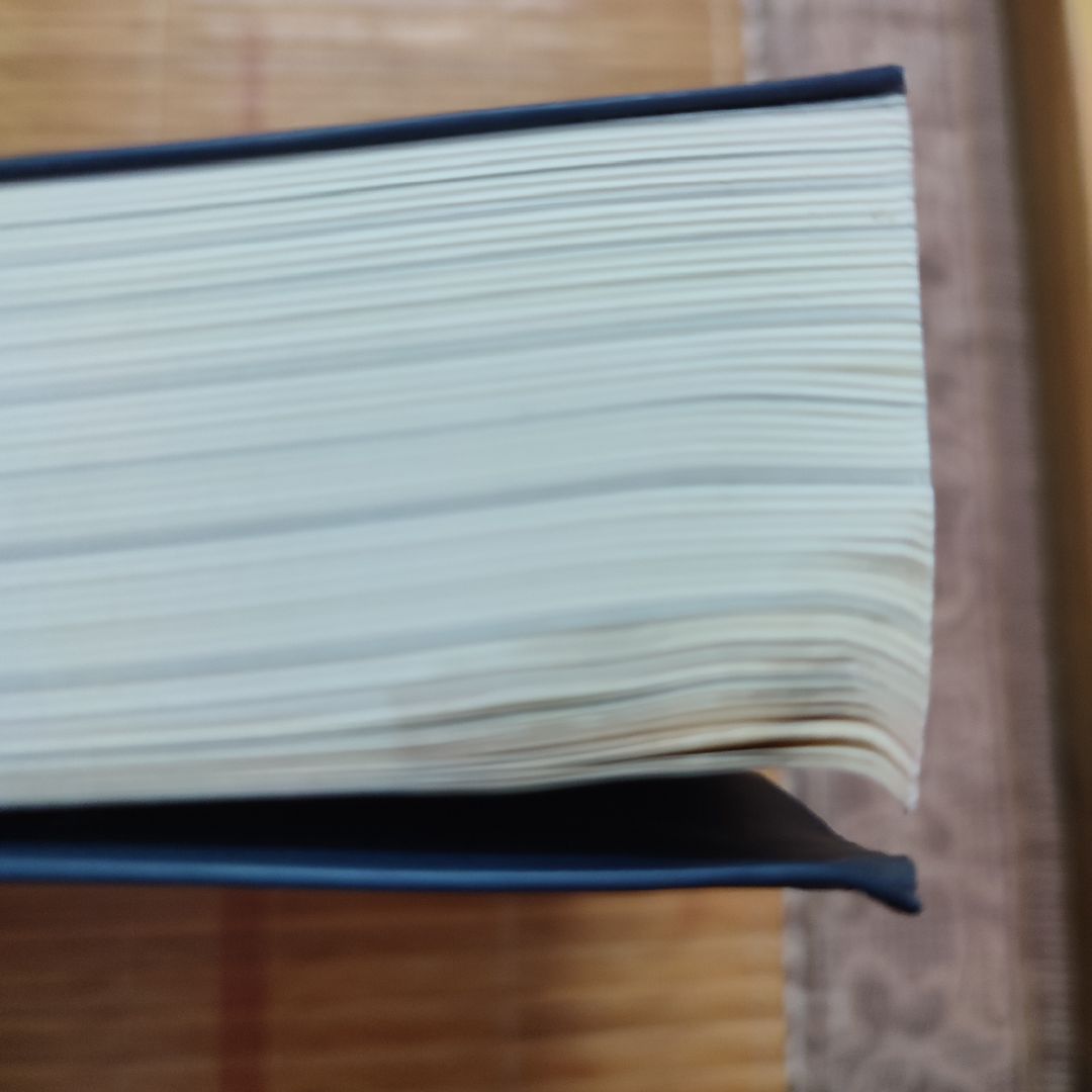 Mua quà về để tặng sinh nhật cho bản thân, mà thật sự thất vọng với Tiki. mua từ 16/8 , đến hôm nay là 30/8, tròn 2 tuần sách mới về đến tay dù dự kiến giao là 20/8. Cứ nghĩ sẽ cho vào bộ sưu tập của mình một cuốn sách hay với hình thức đẹp, nhưng không, các bạn nhìn như hình xem, ẩm, mốc, bìa nhăn nheo, xấu xí, nước ngấm vào đến nỗI vàng cả trang sách, xấu đến nỗi mình chỉ muốn vứt nó đi luôn. Mình không đòi hỏi gì ở Tiki cả, cũng không nói về vấn đề giao nhanh hay chậm vì biết là lí do do dịch bệnh, nhưng Tiki chọn một đơn vị vận chuyển để lưu kho cuốn sách suốt 2 tuần trời với đủ mọi điều kiện cực đoan của thời tiết, cùng với cuốn sách như hàng tồn kho vậy thì Tiki nghĩ về dịch vụ của mình sao ạ ? Mong Tiki sớm có phản hồi về vấn đề này.