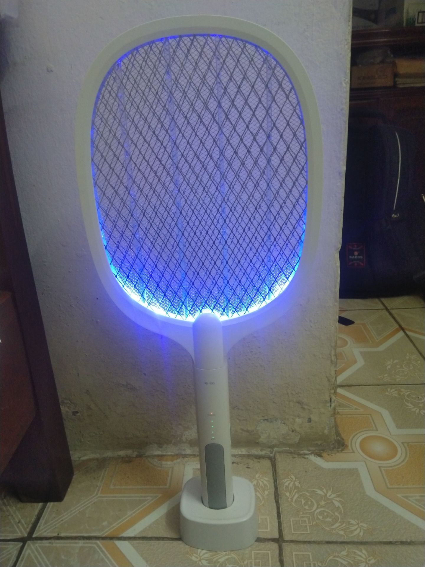 Vợt bắt muỗi Mifan bán chất lượng rất tốt. Muỗi chết đứ đừ. Vợt có 2 chế độ đều hoạt động tốt. Chế độ đèn bắt muỗi thì hơi tốn pin hơn. Sạc đầy trong khoảng 4h. Mifan đóng gói siêu cẩn thận. TikiNow 2h giao hàng nhanh chóng.