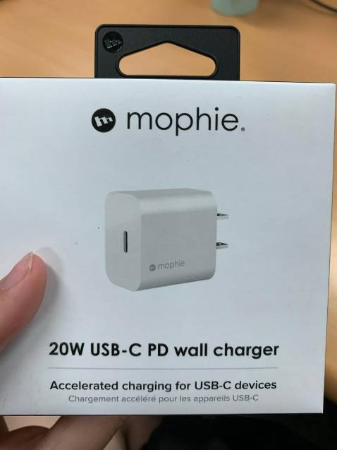 Giao hàng nhanh sạc ổn, chắc chắn, sạc pin cũg nhanh hơn. Không biết dùng tgian dài có ổn ko. Nhưg bâyh thì khá ưng ý