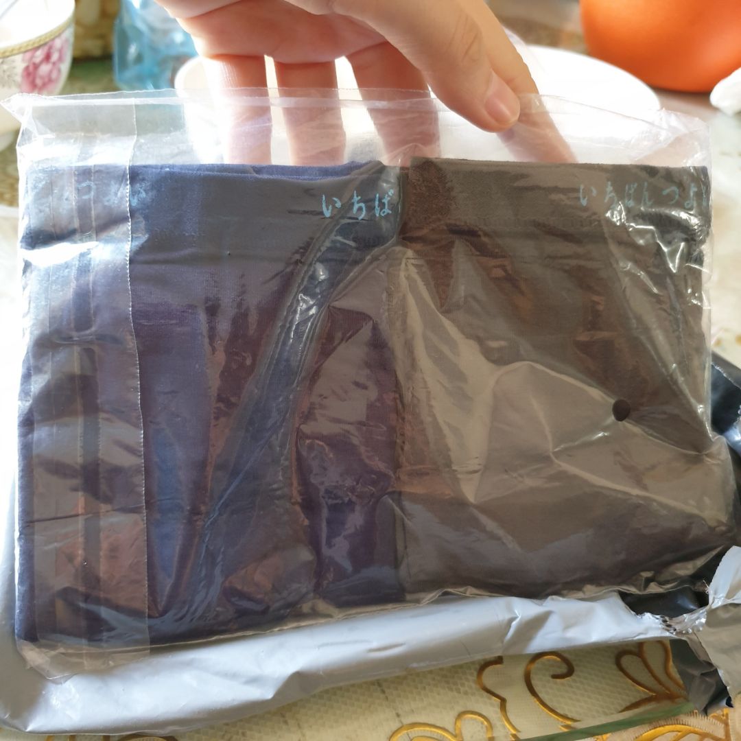 Mình mua 8 cái tất cả, dòm nhăn nhăn vậy thôi chứ vải cũng khá mềm mượt ? để giặt xong xài thử xem có mau giãn ko, mà hiện h thì cho 5 sao hài lòng.