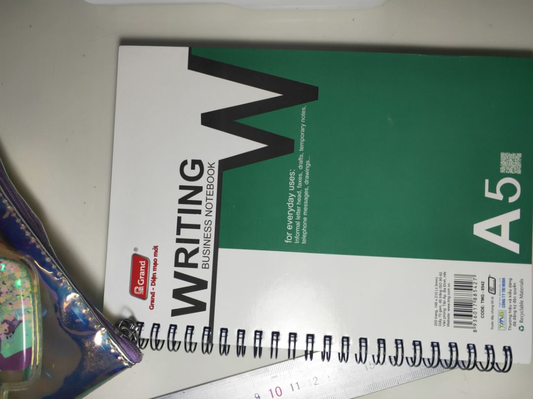 Về chất lượng thì mình thấy ổn, giống với mọi notebook khác. Tuy nhiên, mình cực kì thích cách tiki ẩn *** của khách hàng trên kiện hàng - điều mà mình không thấy ở các trang bán hàng khác