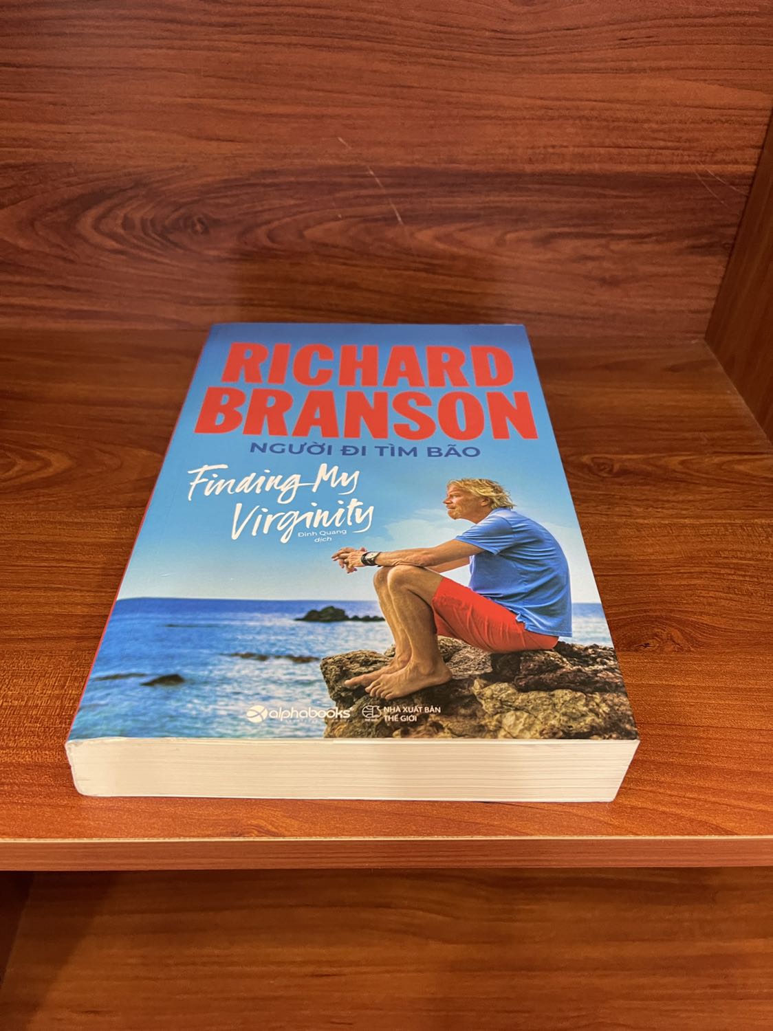 Một tác phẩm kinh điển bạn nên đọc. Cả hai vợ chồng mình cùng đọc cuốn này mỗi khi đi ngủ. Ông ấy là thần tượng của mình!