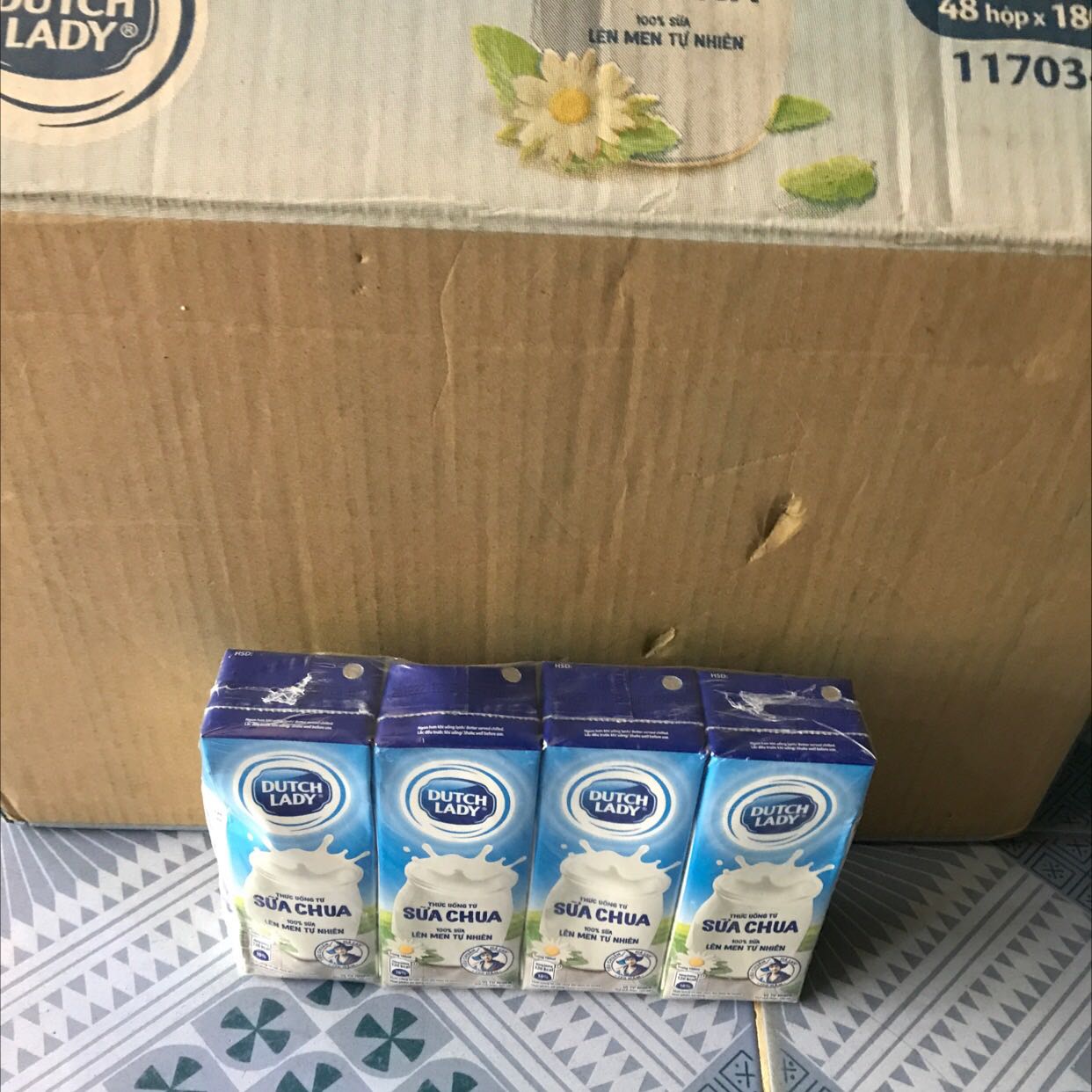 Nhận hàng còn nguyên vẹn , giao hàng nhanh, sữa uống ngon, cháu bé nhà mình thich.