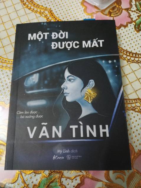 Sách được giao đúng hẹn, đóng gói cẩn thận, nhân viên giao hàng chu đáo.

Sách hay, bạn nữ nên đọc.
Bạn sẽ bắt gặp bản thân mình đâu đó trong từng trang sách.

Cảm ơn tác giả, dịch giả, nhà xuất bản và Tiki. ❤️