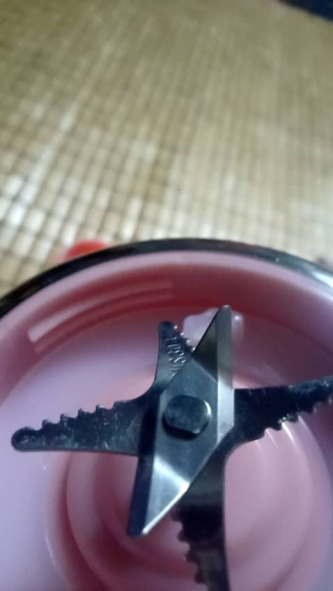 Máy đẹp, giống hình , nhỏ gọn mini. Thử thì thấy chạy êm mà dùng lâu mới biết có bền không :) Máy đẹp, giống hình , nhỏ gọn mini. Thử thì thấy chạy êm mà dùng lâu mới biết có bền không :)