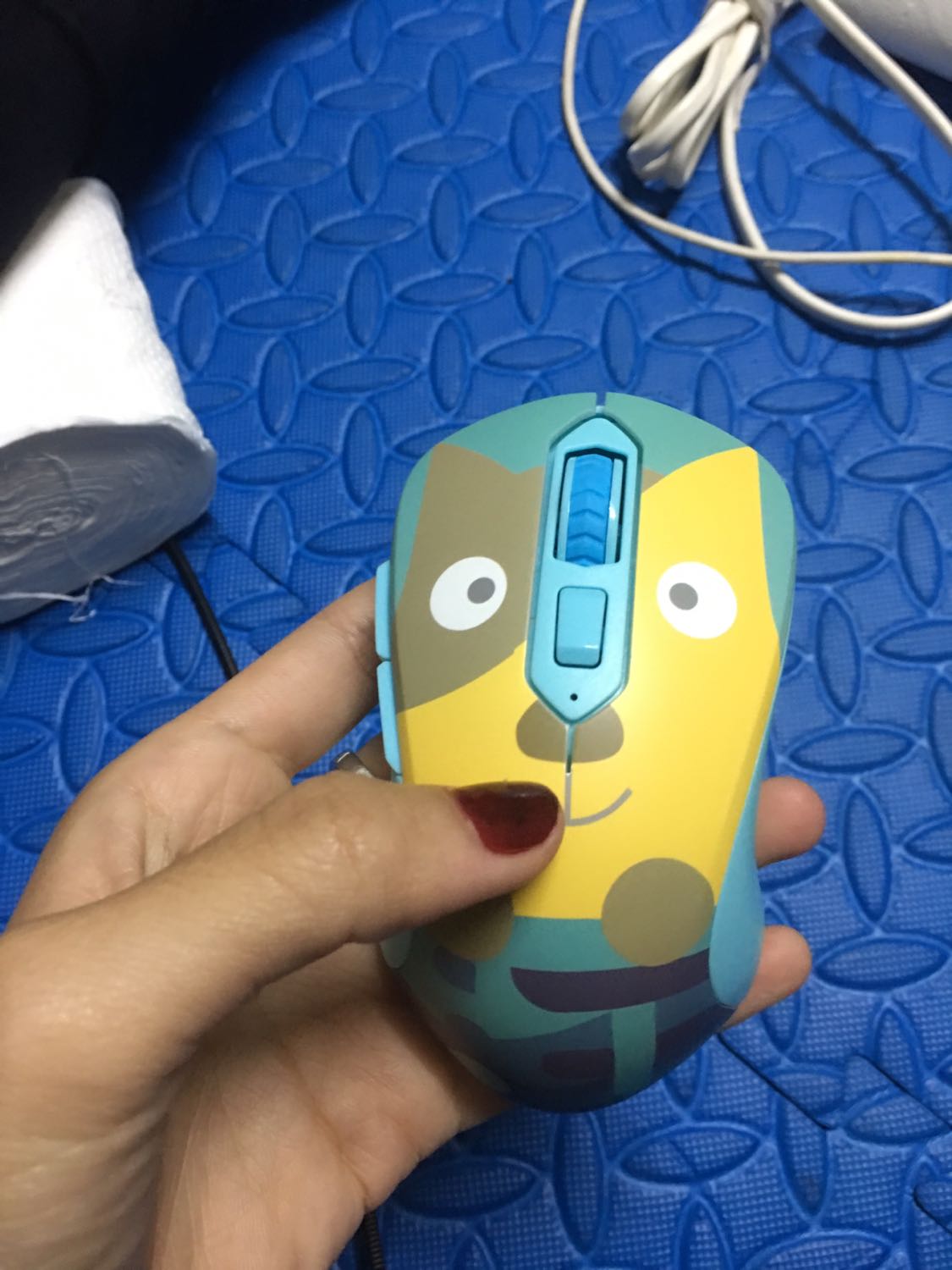 Chuột cute dog, xinh quá, dùng ok.
Tiki giao hàng siêu nhanh mới đêm đặt mà chiều đã thấy giao hàng rồi. Mình còn quên mất là mới đặt. Chuột xinh pin nhìn hịn giá 175k ok. Thấy th bạn lớp mình mua 330k năm ngoái tại shop ngoài, thích quá lên tiki tìm thì thấy đang sale 175k nên hốt luôn??