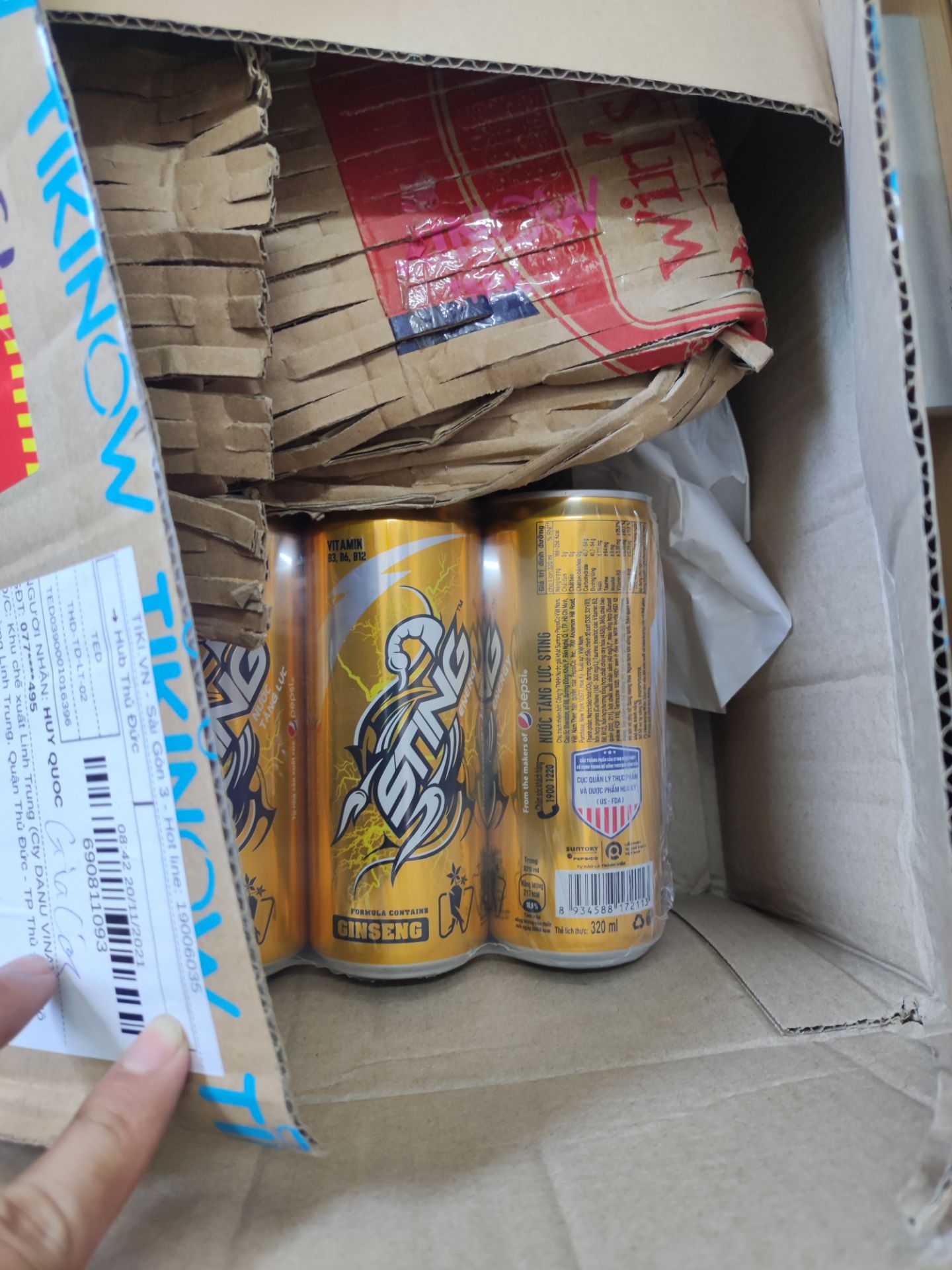 mua Stiting phiên bản Liên Quân, thì giao Stiting thường. Vậy quảng cáo lên làm gì vậy?