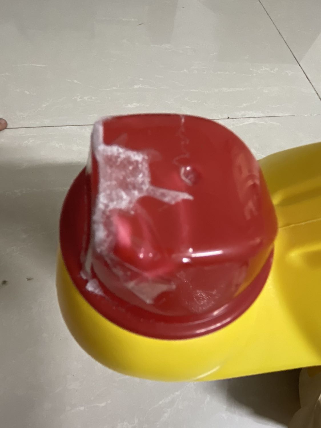 Sản phẩm nhận được không đúng với đơn hàng mình đặt. Mình đặt túi bột rửa của Nhật nhưng sản phẩm là canh bột rửa như hình. Nắp canh không có dấu niêm phong như đã qua sử dụng và được dán lại bằng băng keo rất sơ sài. 
Mình muốn đổi lại đúng sản phẩm đã đặt. Nếu không có thì yêu cầu hoàn tiền.