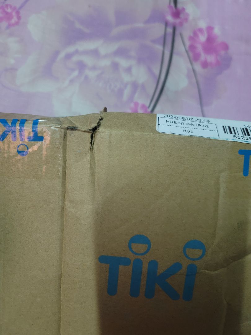 cáp sạc dài và bọc dù chắc chắn. shop lần sau đóng gói nên lấy giấy cứng hơn để đóng gói, nhận kiện hàng rách móp sẹp lép may bên trong vẩn ok