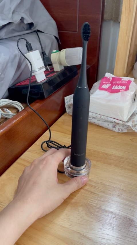 Đã mua, nhưng k sử dụng được
Cắm sạc nguyên 1 ngày k vào điện, k sáng đèn
Khởi động k lên
Nhắn tin cho shop thì k thấy phản hồi
Điện thoại tổng đài hỗ trợ thì k liên lạc được
Thật sự thất vọng