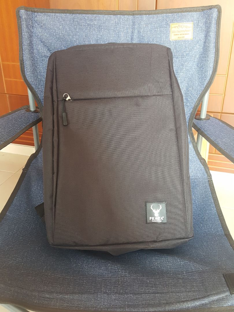 balô ngon nha mấy bồ, màu đen đậm lắm mà vì nắng nên nhìn hình mình hơi lợt xíu. balô khá bự cho bạn nào đựng nhiều và size laptop bự nhất đều ok hết. dây chắc chắn êm, có lót dây và bên trong để tránh va đập và đau vai. có chỗ đựng nước và logo so deep nữa :")) hàng việt nam với giá vậy là quá chất lượng rồi. tặng điểm cộng cho tiki và shop vì mình mới order trước hôm sau đã có rồi mà mình ko có xài tiki nơ nha.