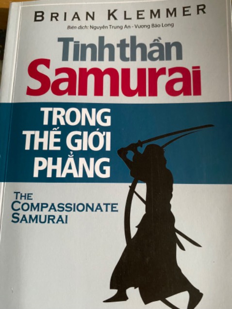 Bao gồm các triết lí phát triển bản thân theo tinh thần Samurai nhân từ. Sách dễ đọc, thuộc loại self help, dựa trên các nguyên tắc căn bản của samurai