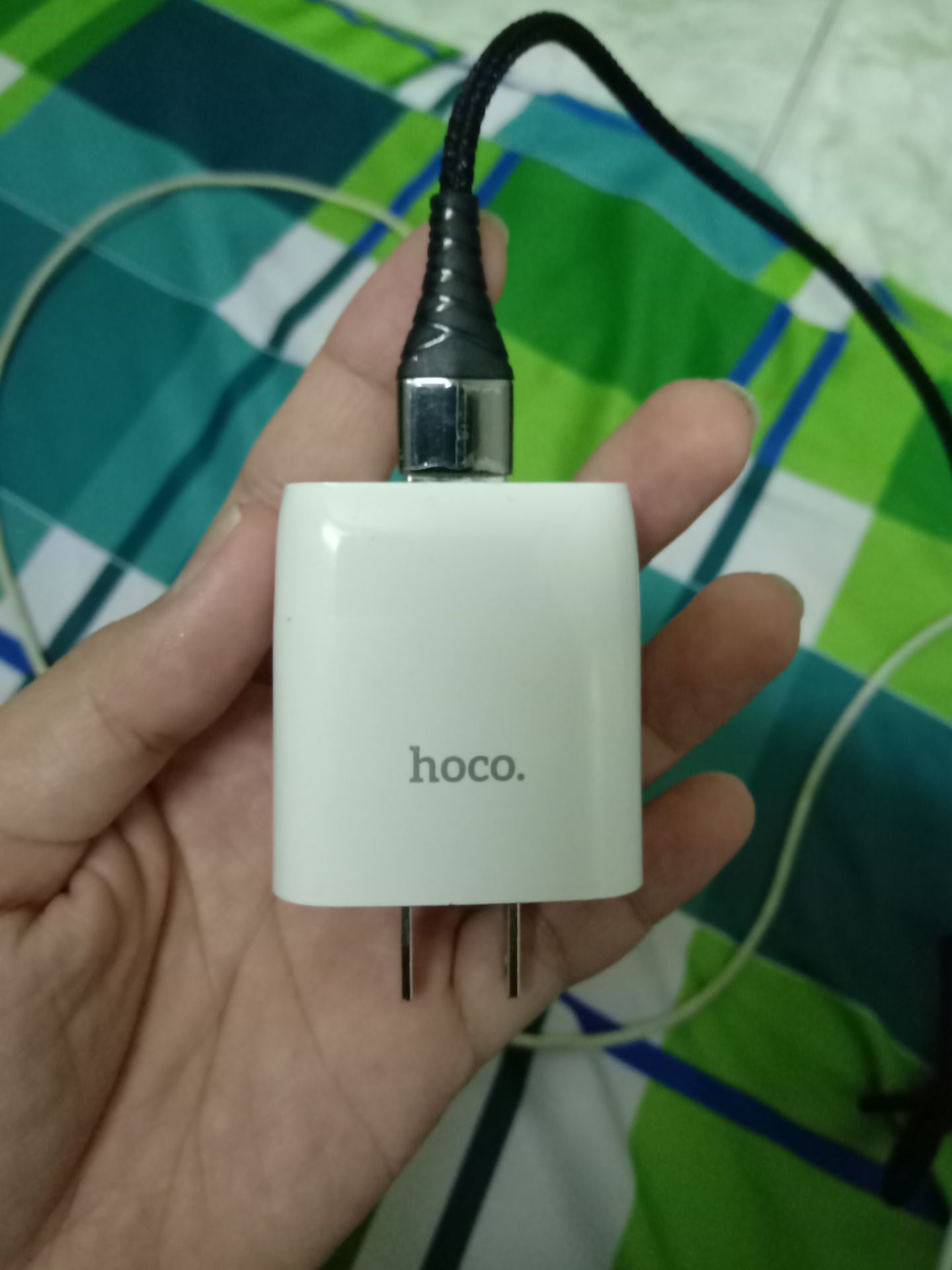 Tốt, sạc vào điện, sạc nhanh.
Ổn trong tầm giá, được freeship.
Đóng gói cẩn thận.