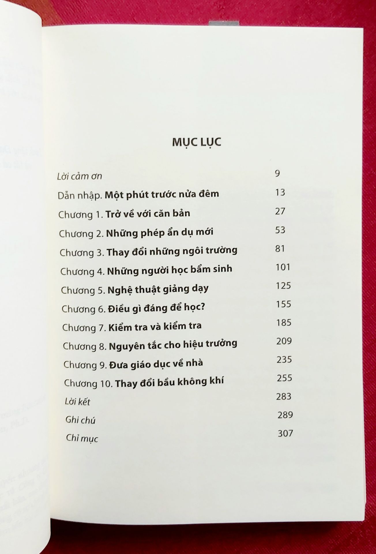 Cuốn sách này là tác phẩm quan trọng đúc kết kinh nghiệm giáo dục hơn 40 năm của Ken Robinson. Qua đây, ông muốn nói rằng giáo dục cần giống như chăm sóc một khu vườn có nhiều loại cây, cần phải có đủ điều kiện tốt cho mọi loại cây và cho miếng đất tốt, để chúng phát triển. Đây chính là nền giáo dục sáng tạo, nhân bản, và phù hợp với thế hệ trẻ và tương lai của đất nước. Cảm ơn Khải Minh Book (khaiminhbook.vn) và đối tác liên kết là cầu nối giữa tác giả và bạn đọc.
Mình luôn ủng hộ Tiki, chất lượng dịch vụ tốt và thân thiện với KH.