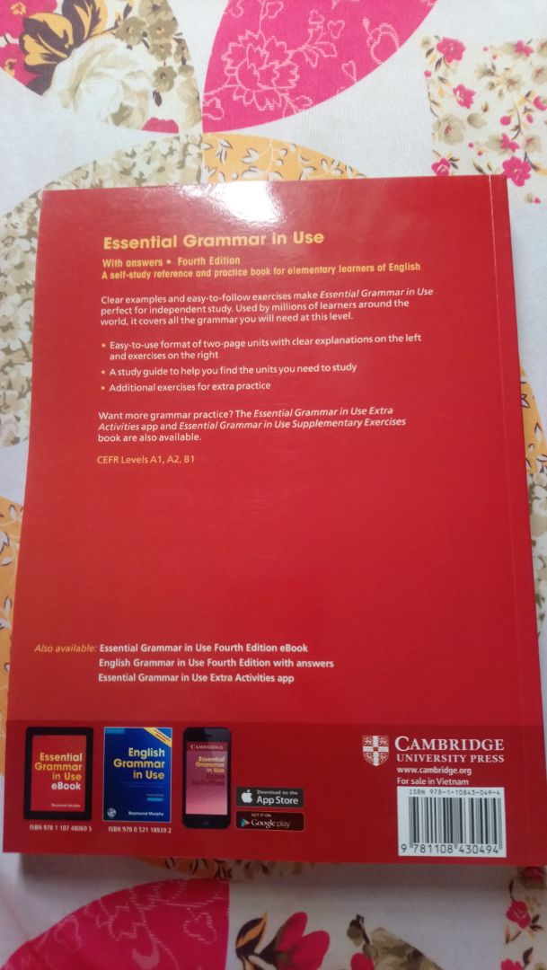 Quyển này được tái bản lần 4 và được bên FAHASA in luôn nên chất lượng khỏi phải bàn. Cuốn Essential này thì dành có những kiến thức cơ bản trong tiếng Anh cho cả việc tự học hoặc dạy kèm. Sách gồm 21 phần với 115 bài lẻ, bên cạnh đó còn có danh sách irregular verbs, short forms, phrasal verbs, active and passive, và phần Study guide cho những bạn ko biết nên học gì trước thì mình giở ra làm trắc nghiệm thử, nếu làm sai thì mình sẽ mở lại phần bài học để học ôn. Nói chung là đáng mua nhe ?
Sách mình nhận 3 cuốn đều mới tinh, giao hàng nhanh. Cám ơn FAHASA và Tiki nhé ?