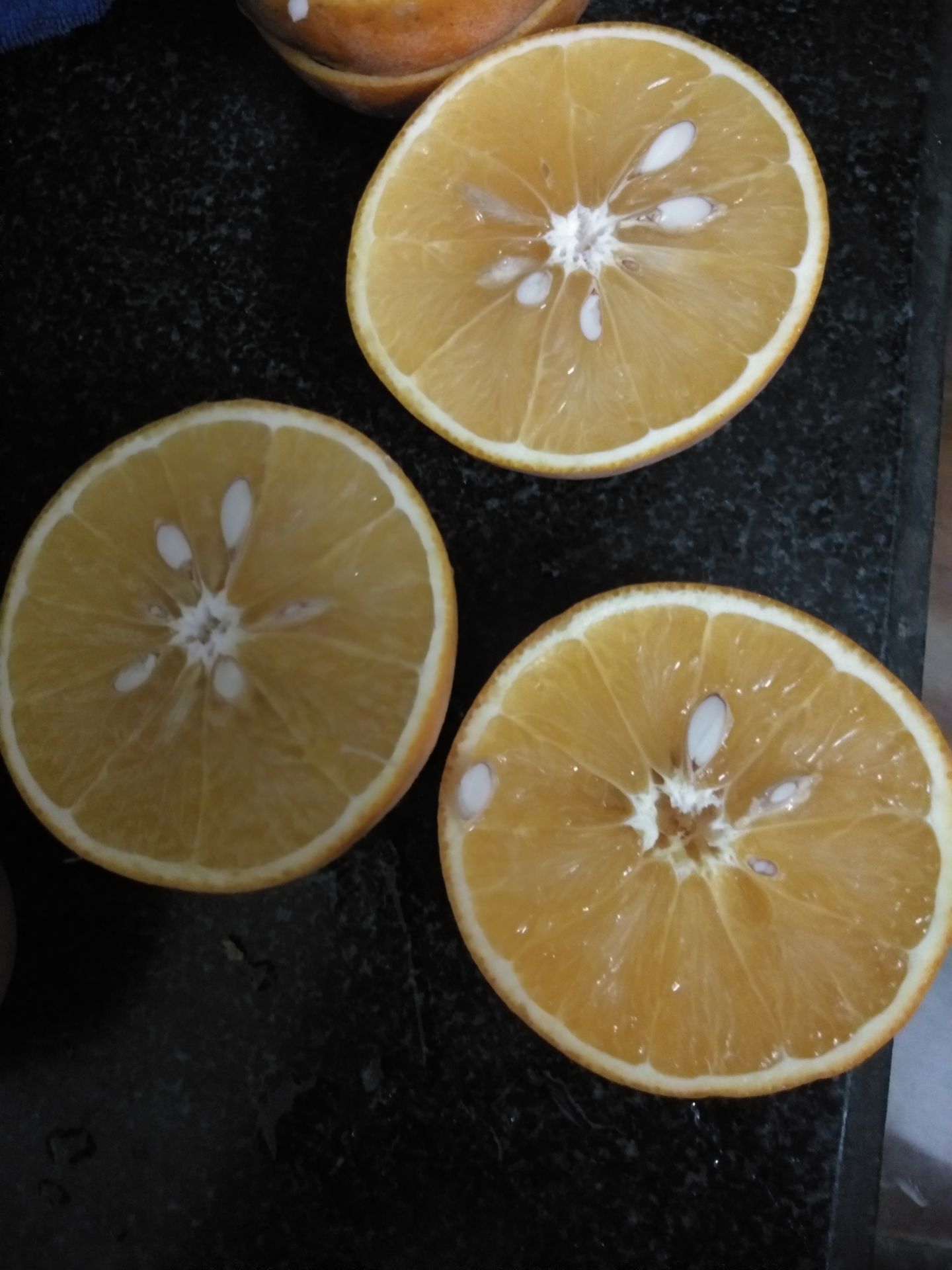 Rất thích máy này.  May là máy cũ vừa hỏng nên mình mua luôn từ mùng 2 tết,  hôm nay giao đến tay mình.  Ai chưa mua vắt cam thì nên mua loại này.  mình mua lúc giảm và có kmai thêm 50k là còn 582k cả vận chuyển.  cảm ơn Tiki trading.  kích hoạt bảo hành cho mình nhé.