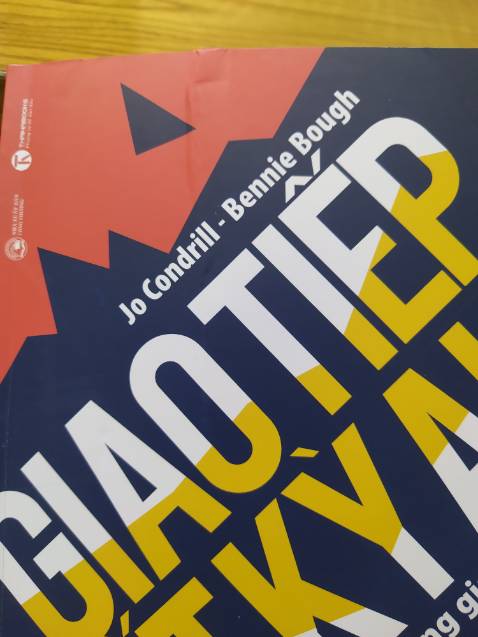 Giao hàng nhanh, nhưng sách nhăn bìa, nhăn giấy. Nhắn tin phản hồi không trả lời.......................................