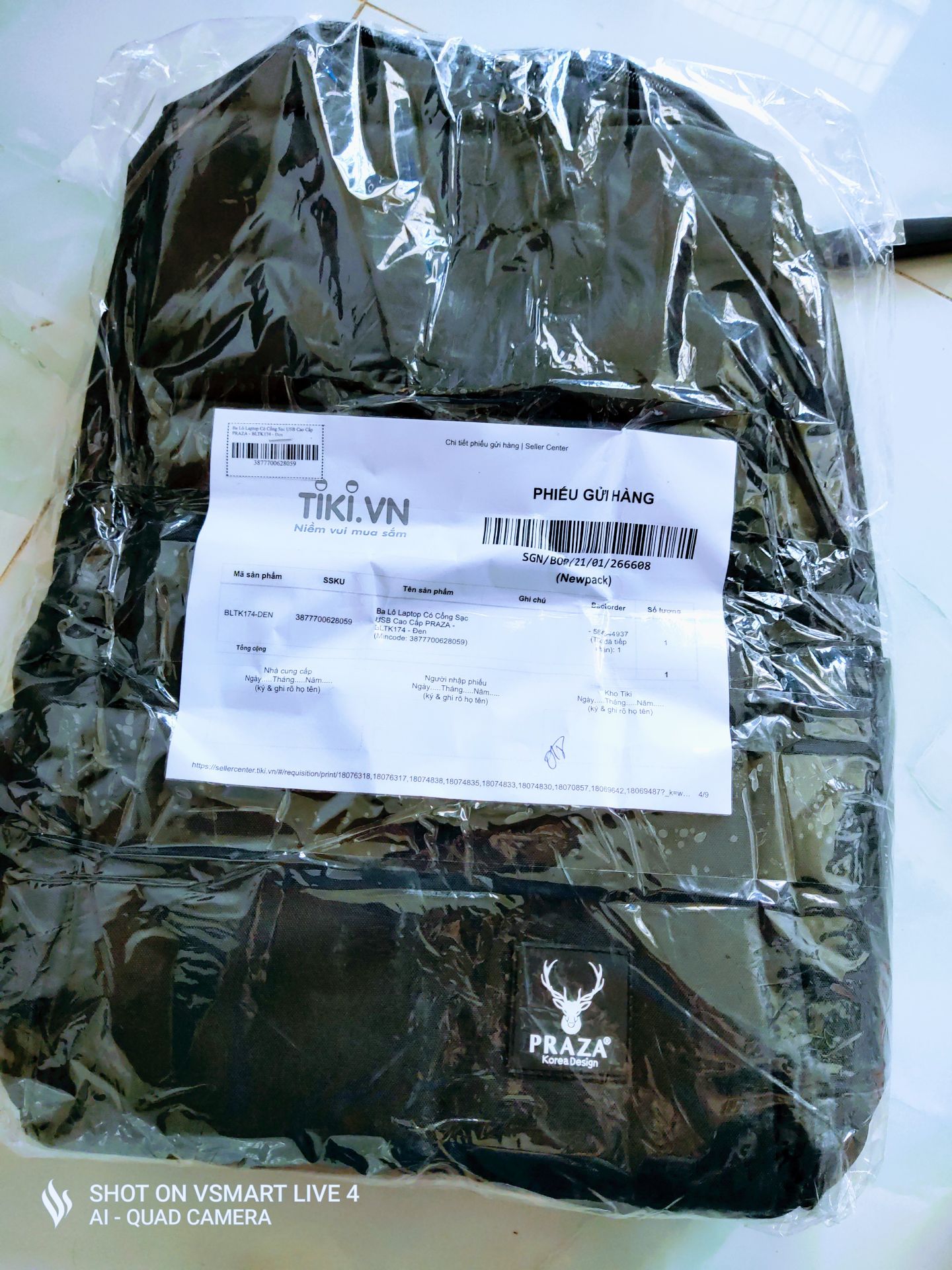 Balo có thiết kế đơn giản nhưng rất vừa mắt. Chất liệu tốt, độ dày ok. Để vừa khít laptop 15.6 inch. Nhưng có điều có vài chỗ bị bẩn :( như bùn hay nhựa cây dính vào ấy. Với cả hơi ít ngăn ạ. Balo có thiết kế đơn giản nhưng rất vừa mắt. Chất liệu tốt, độ dày ok. Để vừa khít laptop 15.6 inch. Nhưng có điều có vài chỗ bị bẩn :( như bùn hay nhựa cây dính vào ấy. Với cả hơi ít ngăn ạ.