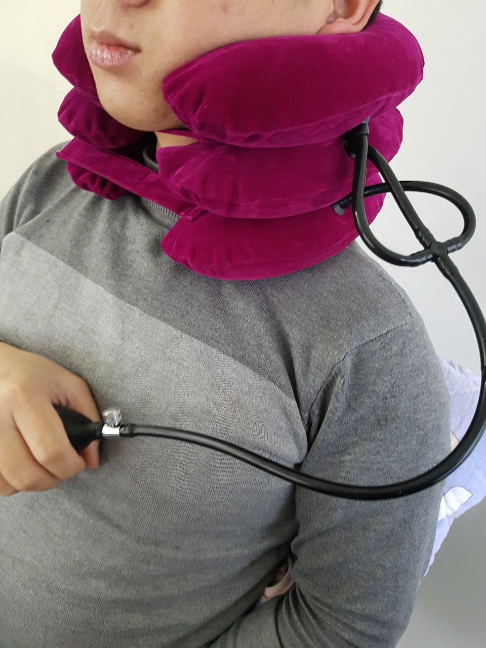 Vải dagy dặn, van bơm bằng cao su rất chắc tay. Mới thử 1 lần nhưng thấy dễ chịu lắm. Sẽ mua thêm cho người nhà .