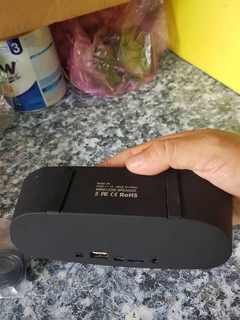 Loa thích hợp với giá tiền, âm lượng vừa đủ, thiết kế đẹp, chất liệu cũng chất lượng. Dĩ nhiên với loa nhỏ này thì tính tiện lợi được đặt lên hàng đầu, chứ không phải là chất lượng âm thanh.