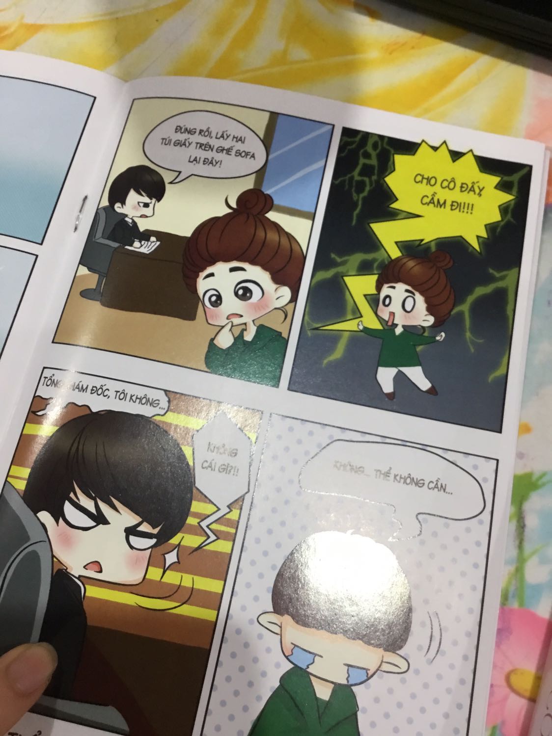 cốt truyện rất hài hước, sách còn nguyên seal không trầy xước đủ phụ kiện và có kèm thêm ngoại truyện truyện tranh >3