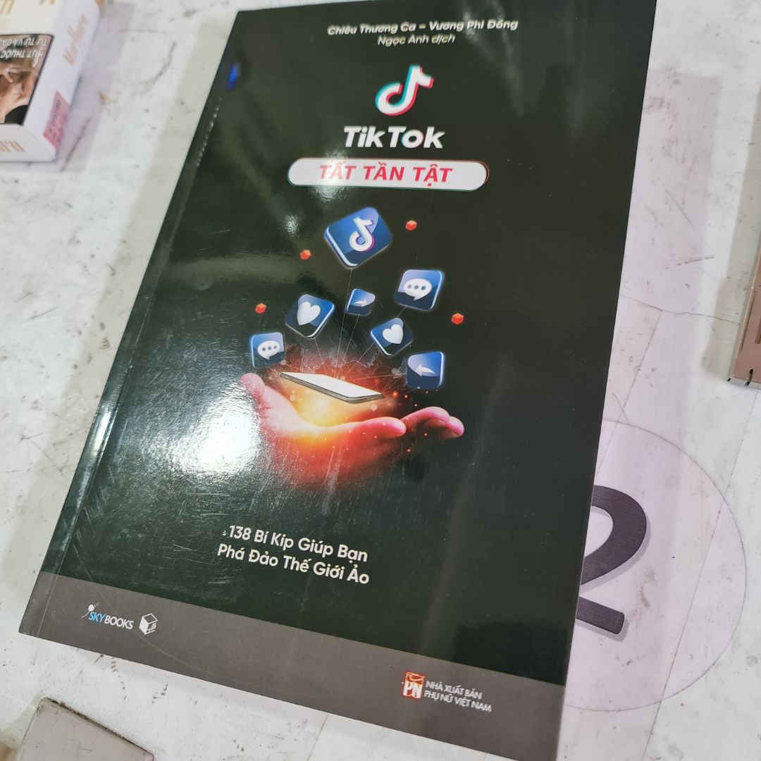 Nội dung chưa xem, chất lượng in tạm ổn, bìa in đẹp