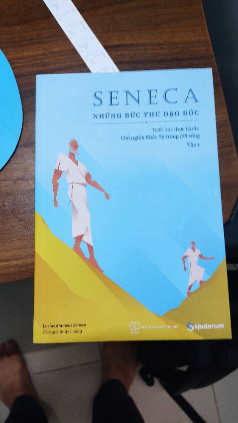 Giao nhanh, giao cả ngày chủ nhật. Nhưng shop đóng gói sơ xài quá, sách thì như sách cũ, không có bao bì. Đóng gói như vứt quyển sách vào hộp rồi vận chuyển từ Hà Nội vào Sài Gòn. Góc cạnh sách bị biến dạng.