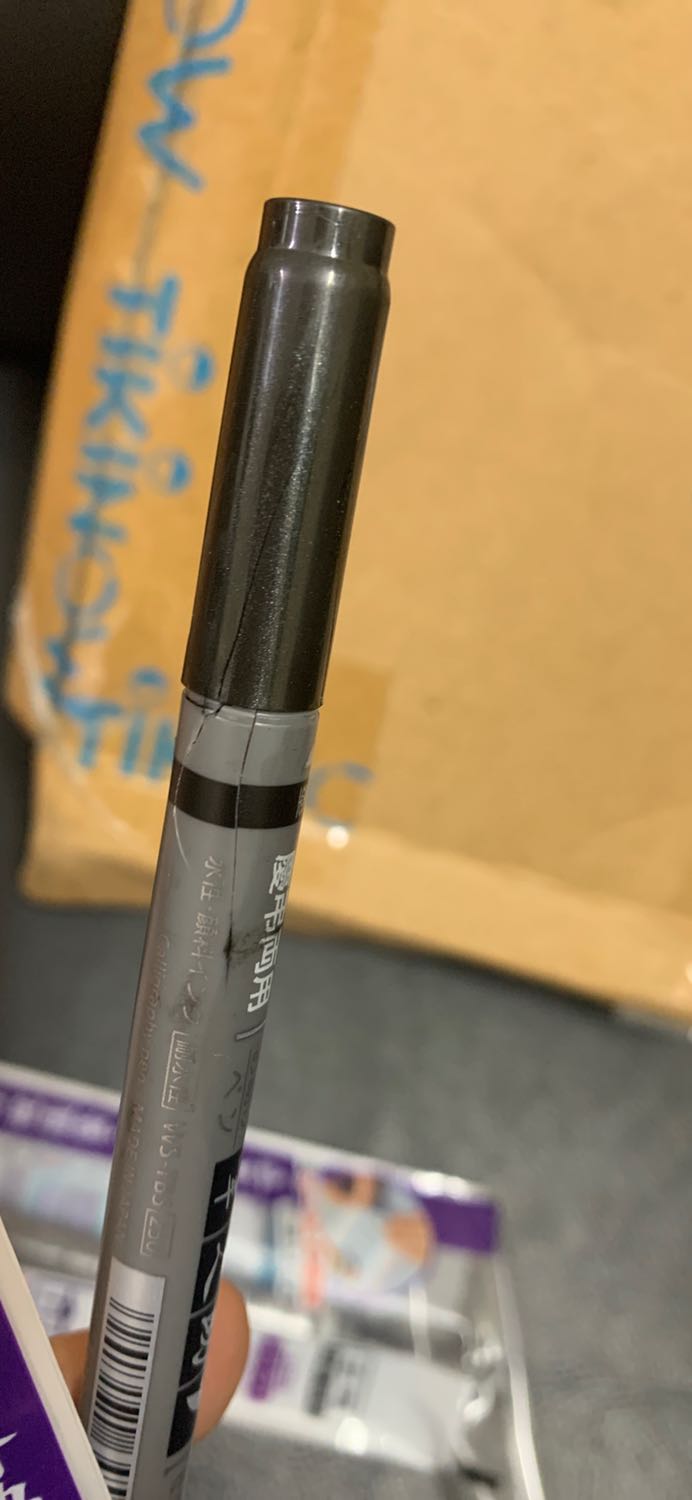 Bút nhận đc đã bị vỡ. Bao bì rách, bẹp rúm, dán lại tạm bợ.
Yêu cầu Tiki đổi lại cho tôi.