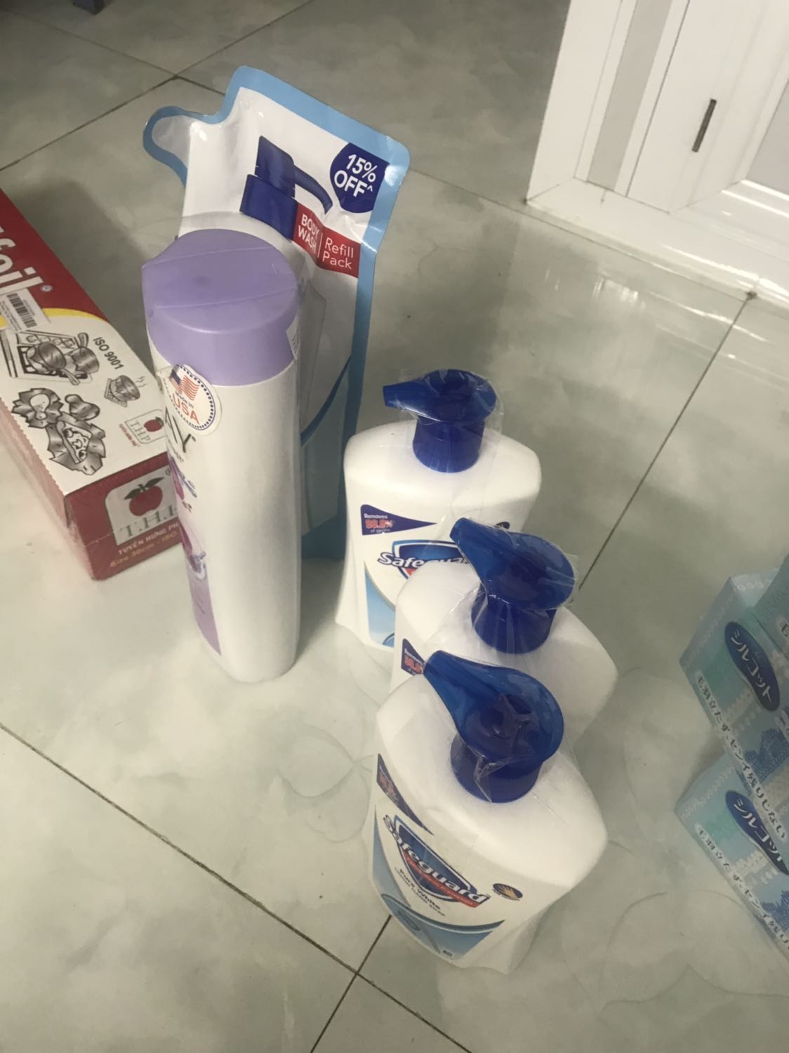 Hàng giao nhanh so với tình hình chung, mới, chất lượng tốt nha
Hy vọng tiki và các đối tác vận chuyển sớm hoạt động lại ở HCM. Nhớ tiki lắm rồi!