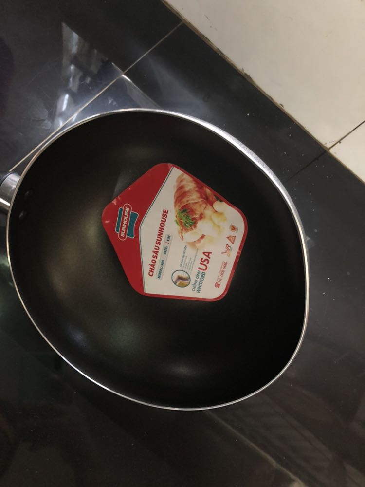 Chảo bị méo k biết do vận chuyển hay gửi mẫu lỗi? Thủ tục đổi rườm rà