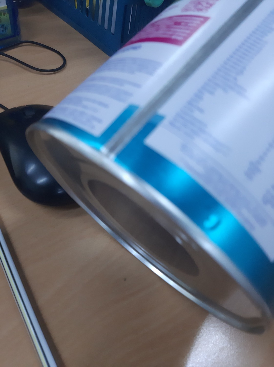 Mình chưa mở hộp dùng nhưng bề ngoài đã bị bẹp 1 vài chỗ mặc dù đóng gói đã có lớp nilong bọc trống bẹp, có lẽ đã bẹp trước khi đóng gói