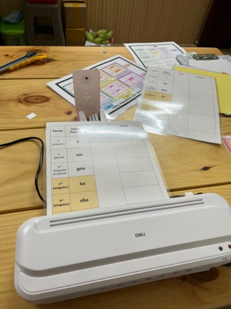 Máy gọn nhẹ, vận hành tốt và an toàn. Chất lượng ko khác gì máy to ở tiệm, duy chỉ có tốc độ tương đối chậm. Mình ép ít nên cũng ko cần tốc độ quá nhanh. Mình mua để ép học cụ, sử dụng cá nhân nên như vầy là quá tốt so với giá tiền. Vote 5 sao.