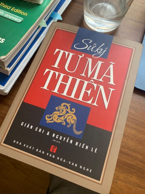 Chất lượng sách đẹp, bao nilong cẩn thận