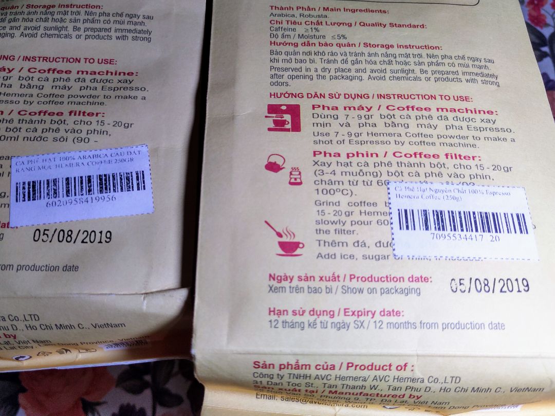 Order với thêm 1 gói Arabica nữa. Mình có TikiNOW nên mới order chiều hôm trước order là sáng hôm sau đã tới.
Đóng gói cẩn thận, bao bì thẳng thớm, lô cà phê mới xuất xưởng luôn. Chờ xay ra uống xong sẽ update thêm.
Thật sự espresso rang mộc với tầm giá này thì tuyệt. Ủng hộ hàng Việt và startup.