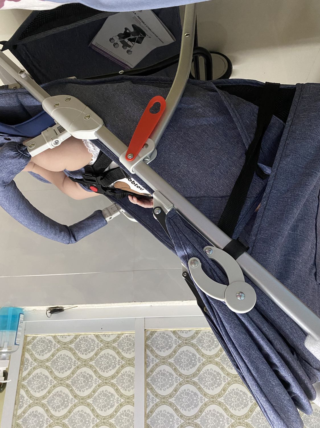 Xe gọn nhẹ đẹp nha, bé mình 4 tháng nằm vừa y, đẩy đi cũng nhẹ nhàng, sẽ ủng hộ shop Xe gọn nhẹ đẹp nha, bé mình 4 tháng nằm vừa y, đẩy đi cũng nhẹ nhàng, sẽ ủng hộ shop