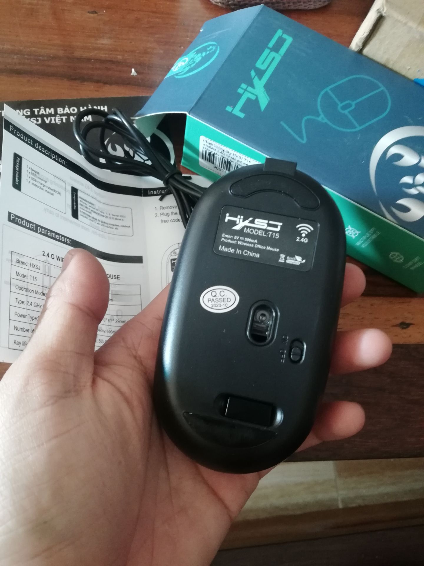 chuột đẹp, cầm thoải mái, thoáng ko nóng tay. Đúng miêu tả. nên mua.