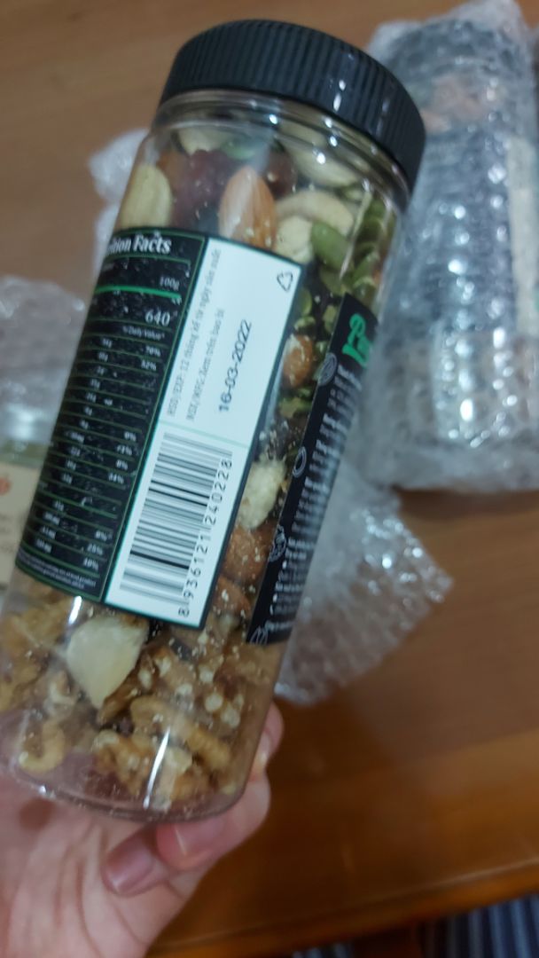 Hạt ăn ngon, bùi bùi, vị khá vừa miệng. Shop đóng gói có tâm, còn tặng thêm lọ dầu óc ***. 

Cảm ơn shop, có dịp mình sẽ mua tiếp.