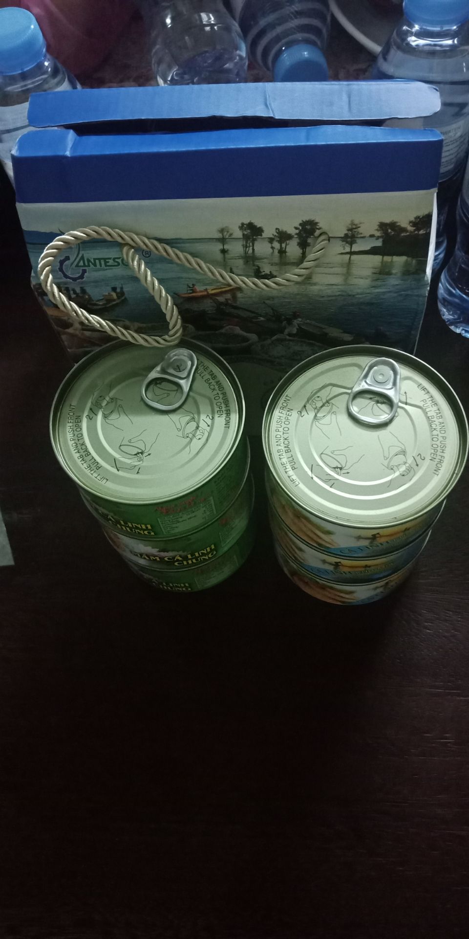 cá linh hơi lạt (so với khẩu vị nhà mình),  mắm chưng ngon