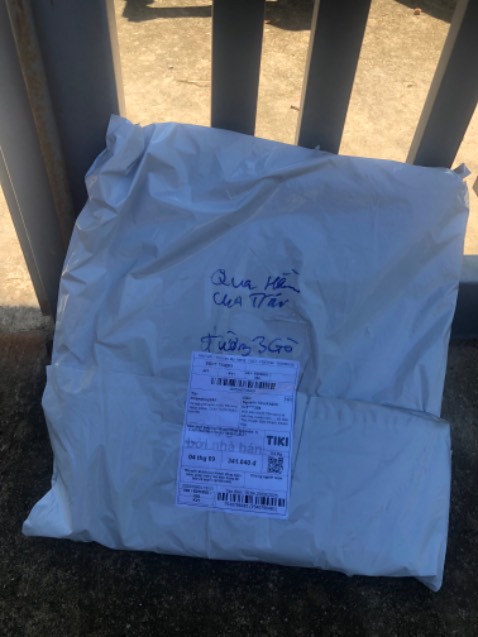 Thiết kế đẹp, vững chắc, vải mềm , tuy đơn hàng đi hơi lâu lạc lối vào tận trong nam rồi vòng ra miền trung, đóng gói cẩn thận ..!