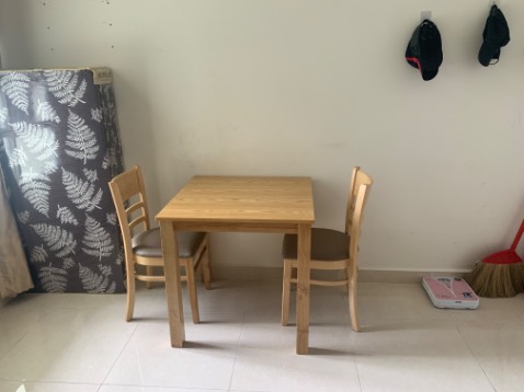 Đẹp, êm, giá hợp lý, nhân viên giao hàng nhiệt tình, shop tư vấn và giao hàng nhanh, đặt quyền lợi khách hàng lên trên hết! Anh nhân viên lắp đặt tận tâm, nói chung là shop 5 sao. Sau này có mua sẽ ủng hộ dài và sẽ giới thiệu nhiều người mua. Chưa bao giờ chụp hình bình luận nhưng thấy quá ổn nên chụp lại bình luận cho nó thực tế! Cảm ơn shop và tiki đã có những sản phẩm chất lượng. Tui mua hàng toàn chọn tiki vì có shop uy tín cũng như tiki bảo vệ tốt cho khách hàng!