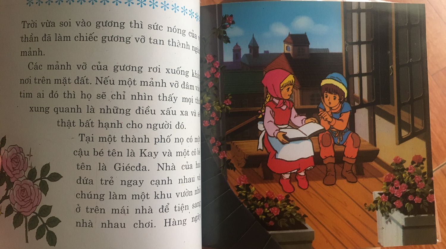 Cùng thời với cuốn này còn có Cô bé Heidi nữa, mong Nhà sách sẽ cập nhật thêm cuốn Cô bé Heidi đó. Cuốn truyện của tuổi thơ cách đây mười mấy năm mình từng mê mẩn. Rất may còn duy nhất Nhà sách 30 Hàn Thuyên giữ được cuốn này. Lời văn hấp dẫn, tranh vẽ minh hoạ rất đẹp, cá nhân mình thích cách vẽ này hơn là cách vẽ cách điệu hiện nay, vì trẻ nhỏ sẽ dễ thấm, dễ hình dung với cách vẽ này hơn.